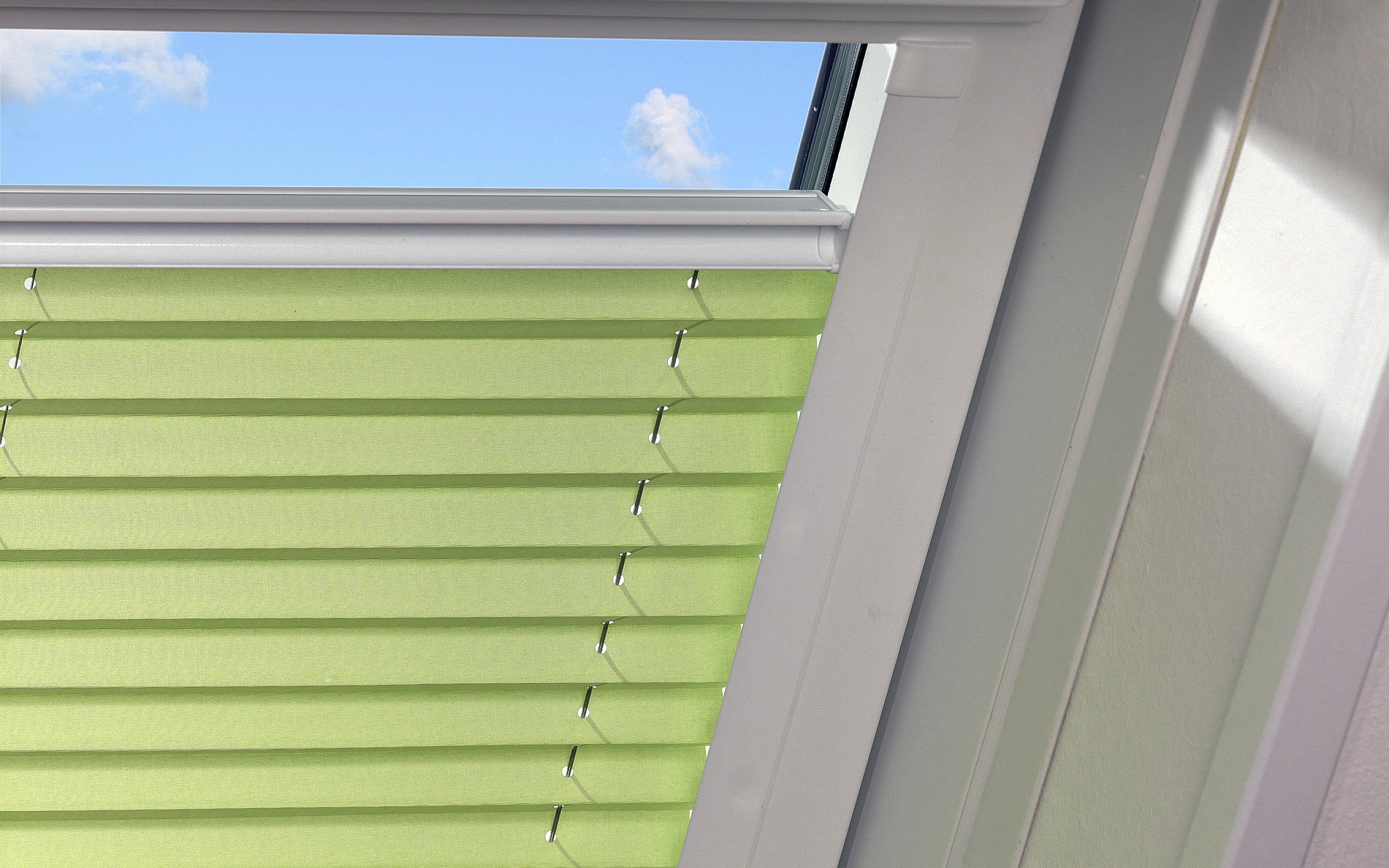 Plissees passen für jedes Dachfenster